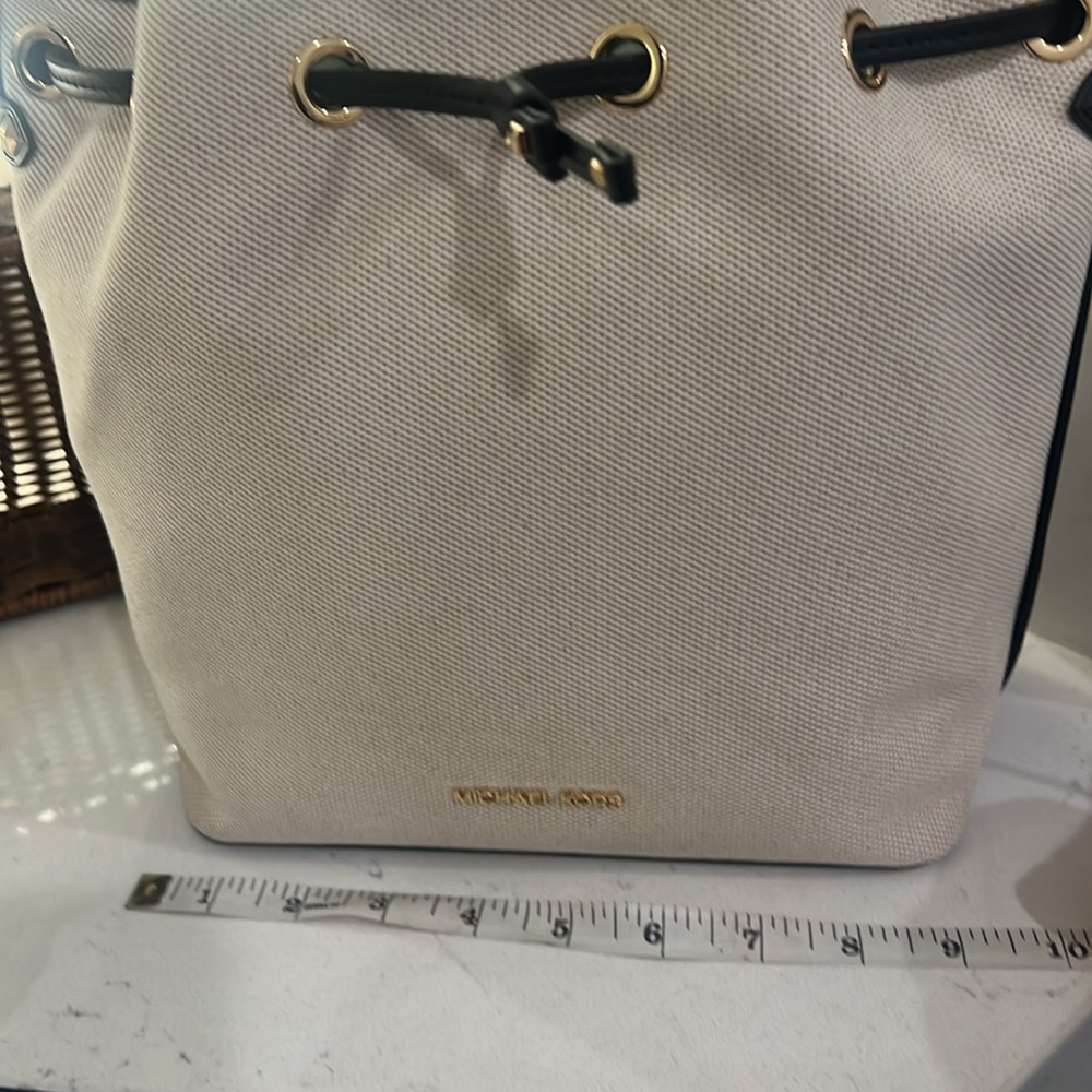 Michael Kors Black and cream Shoulder bucket Bag NWT $328 retail price - Picture 12 of 13